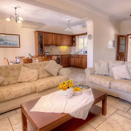 Serpa By * Ájosz Sztéfanosz